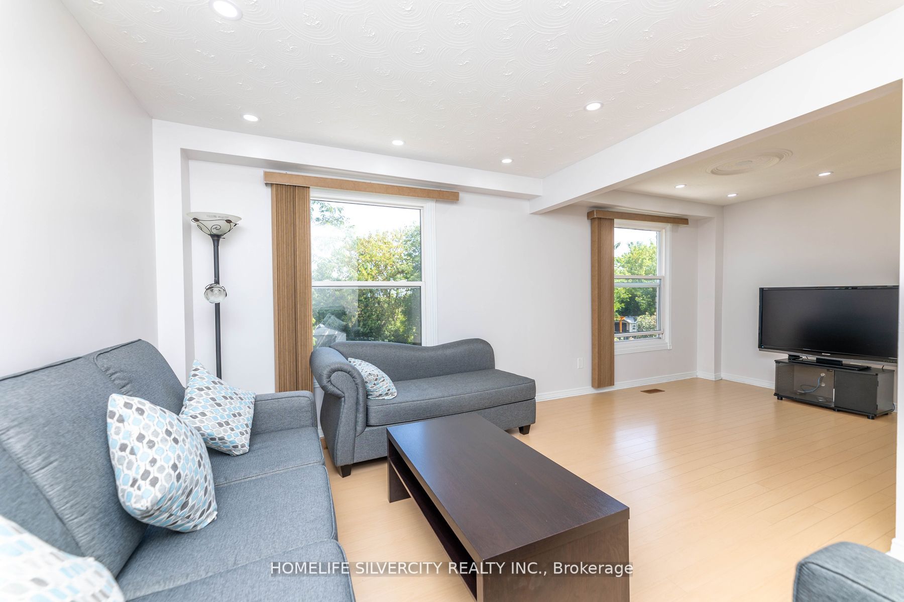 3122 Driftwood Dr