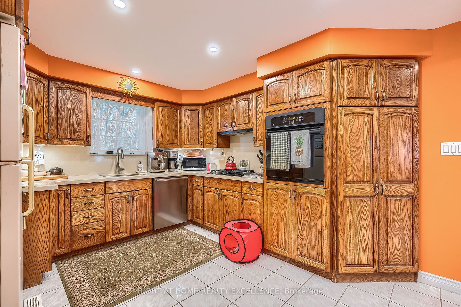 568 Ridgemount Crescent