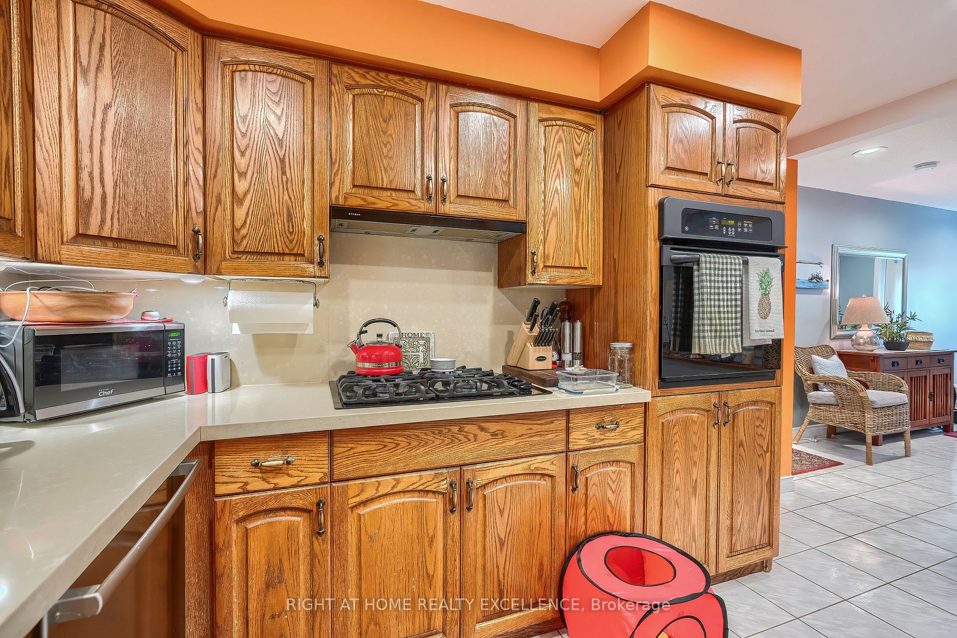 568 Ridgemount Crescent