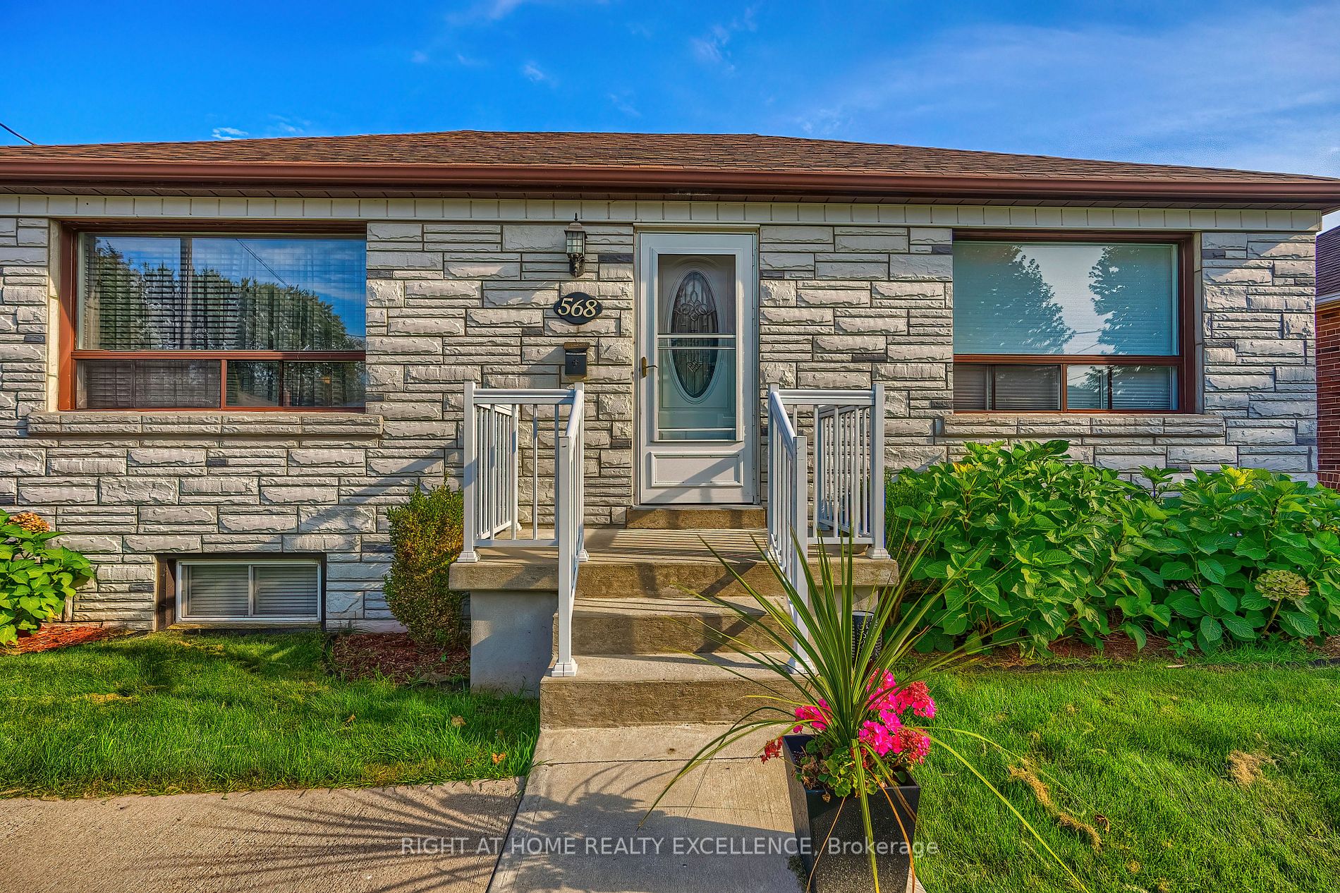 568 Ridgemount Cres