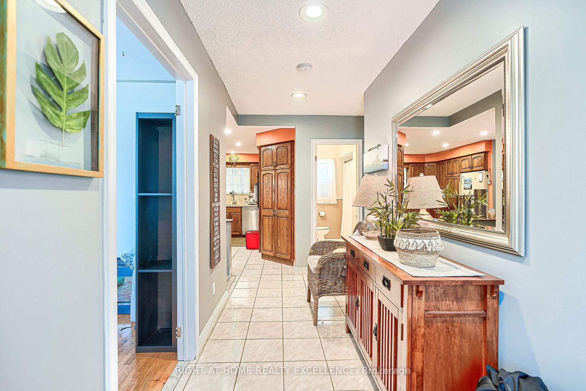 568 Ridgemount Crescent