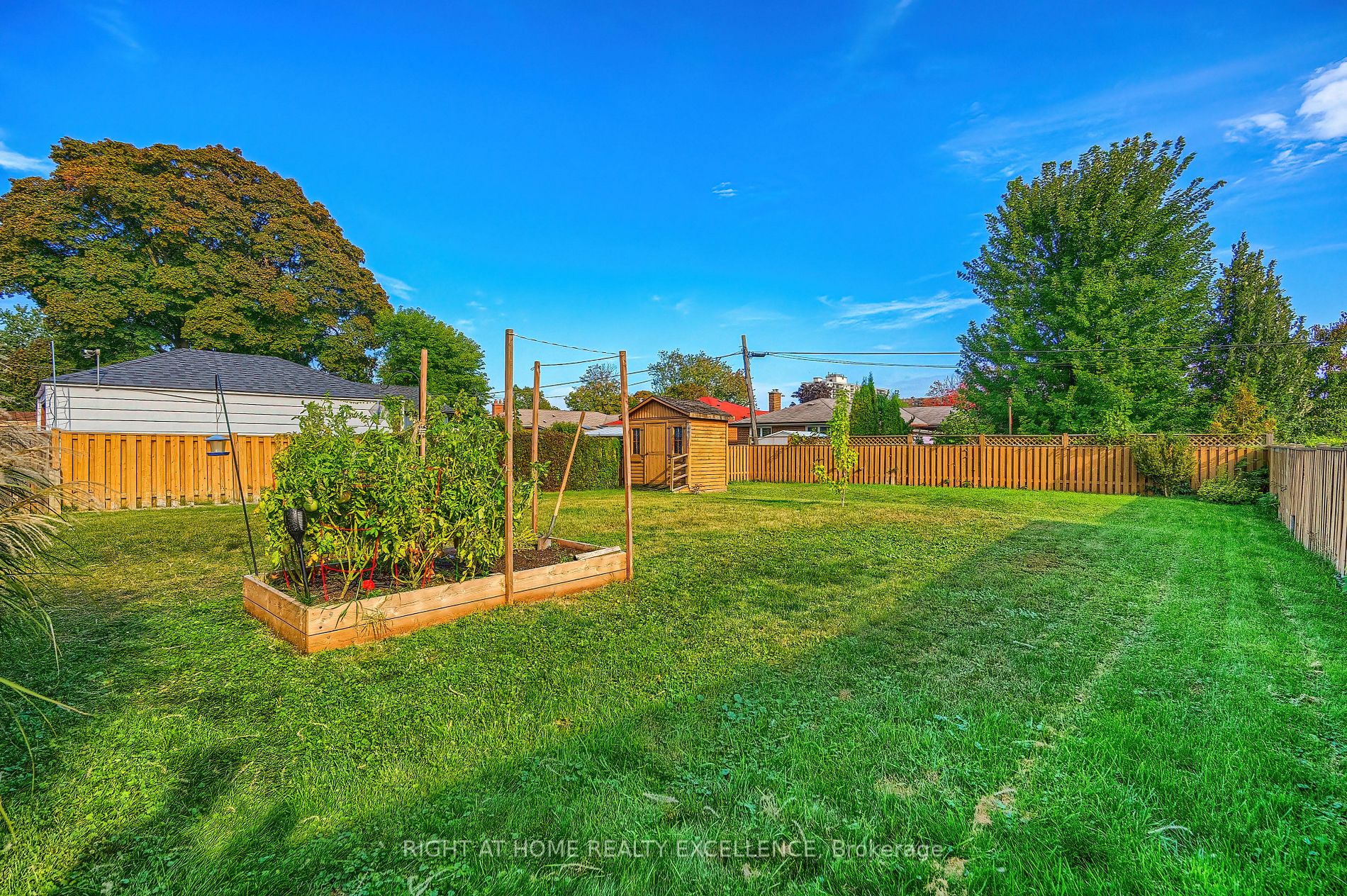 568 Ridgemount Crescent