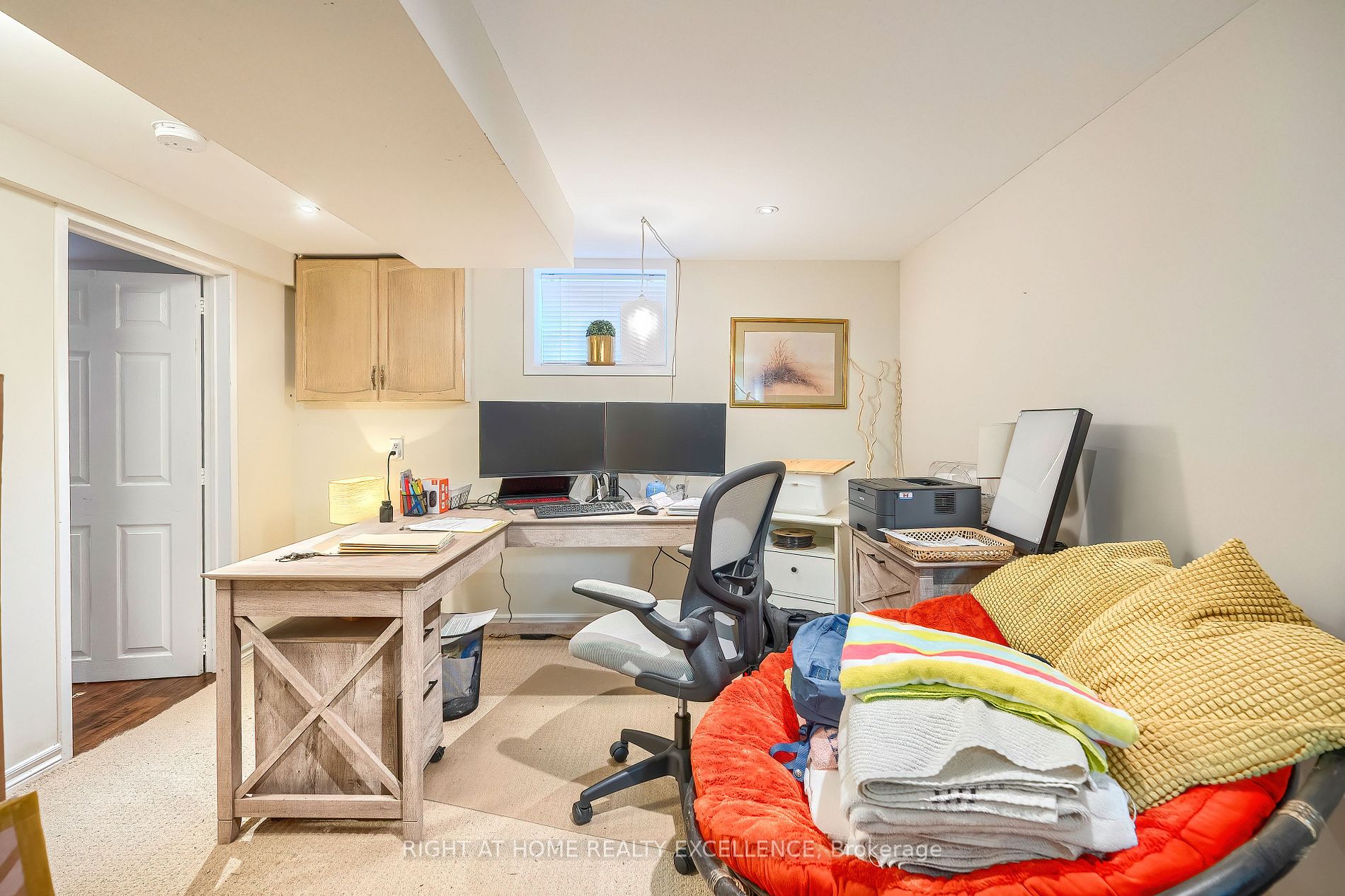 568 Ridgemount Crescent