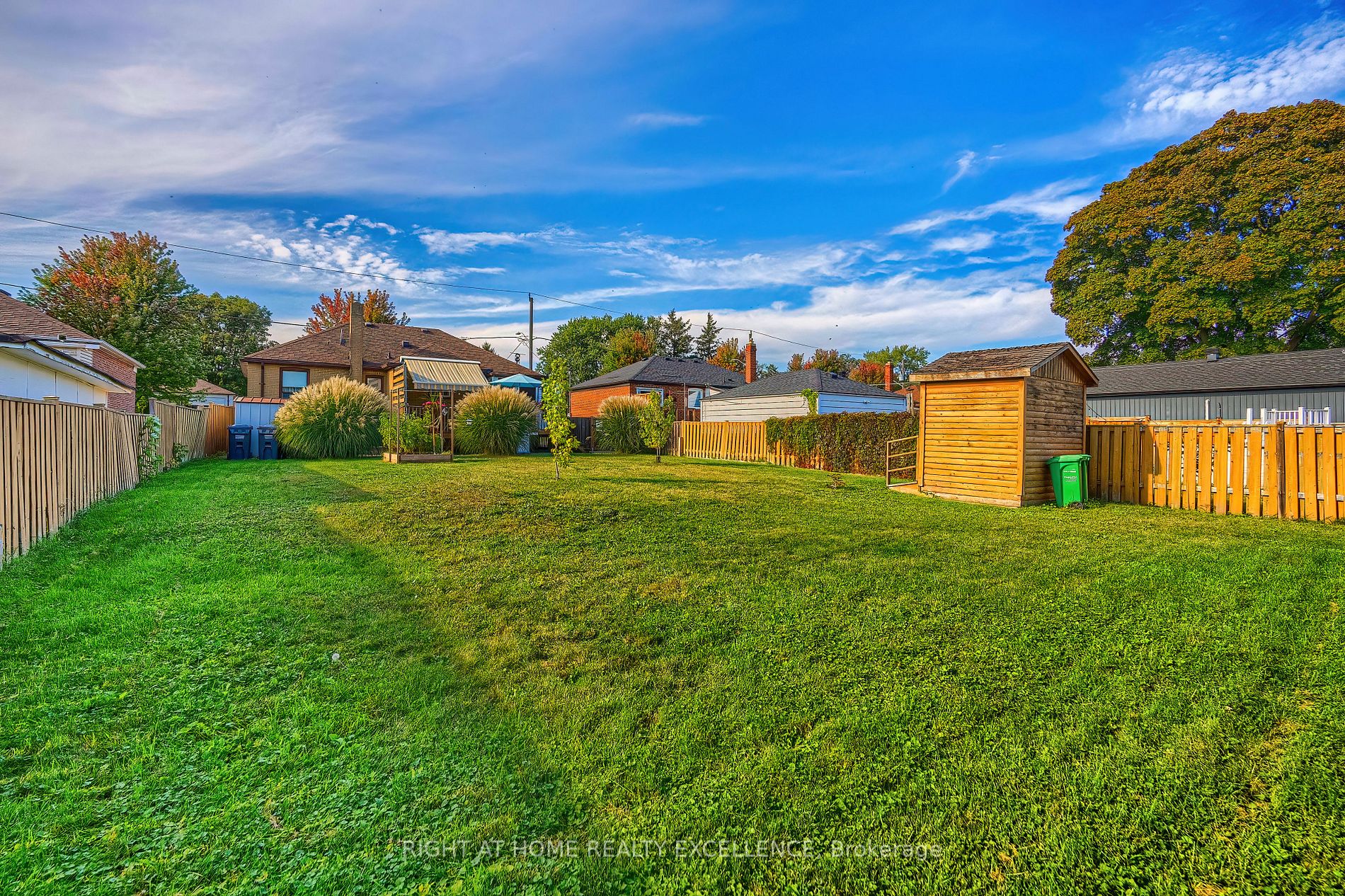 568 Ridgemount Crescent