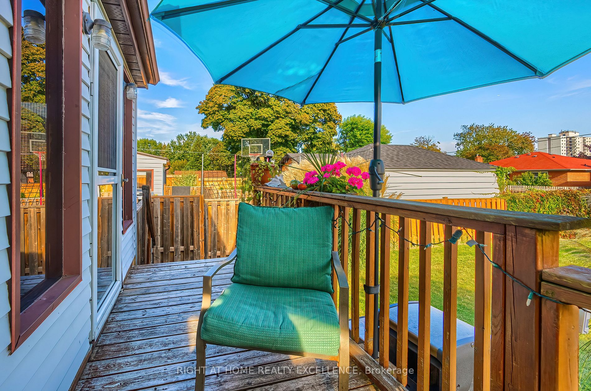 568 Ridgemount Crescent