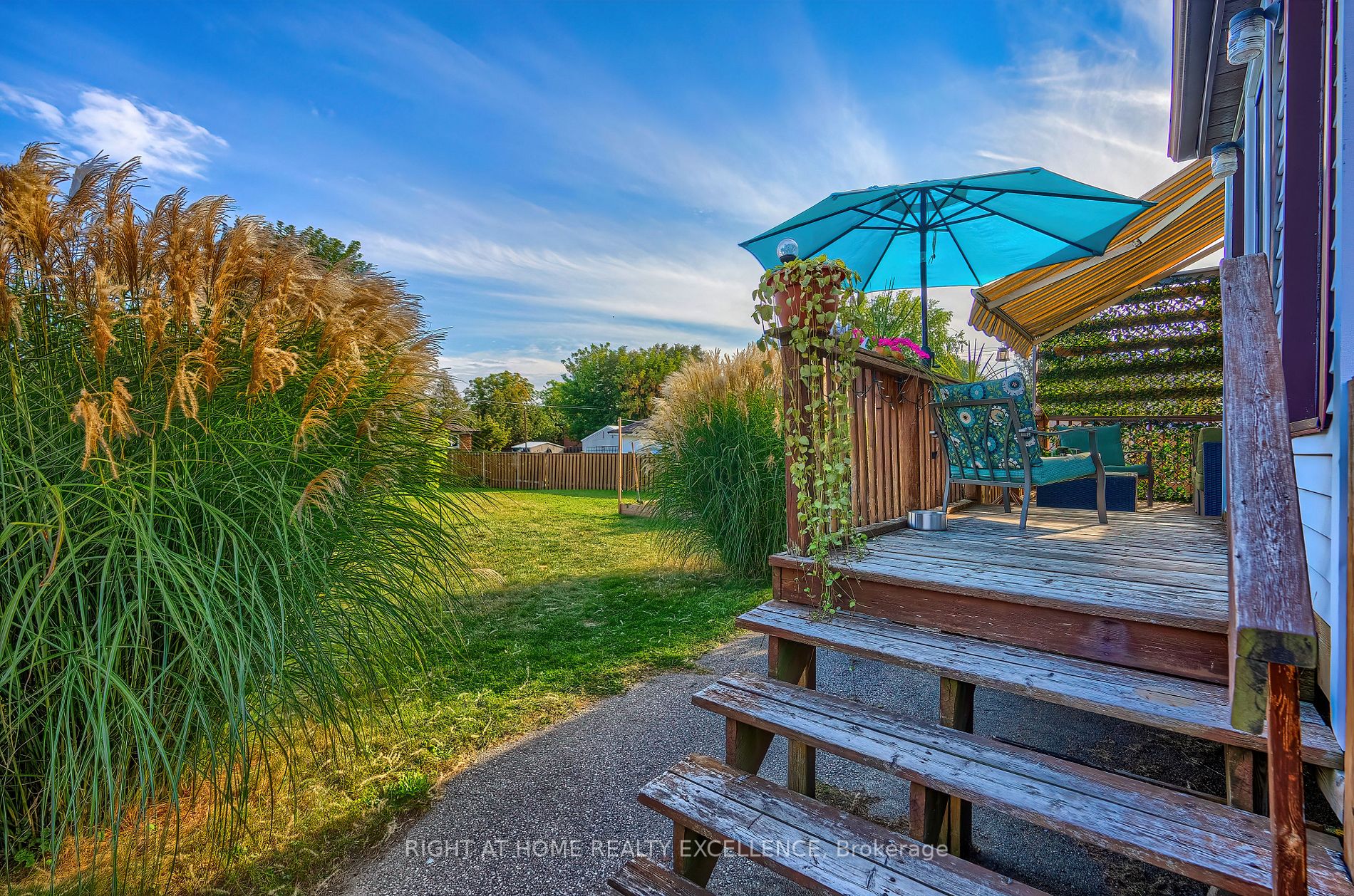 568 Ridgemount Crescent