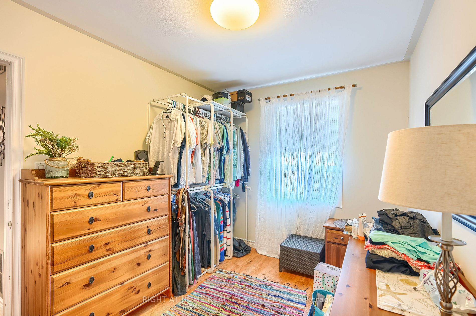 568 Ridgemount Crescent