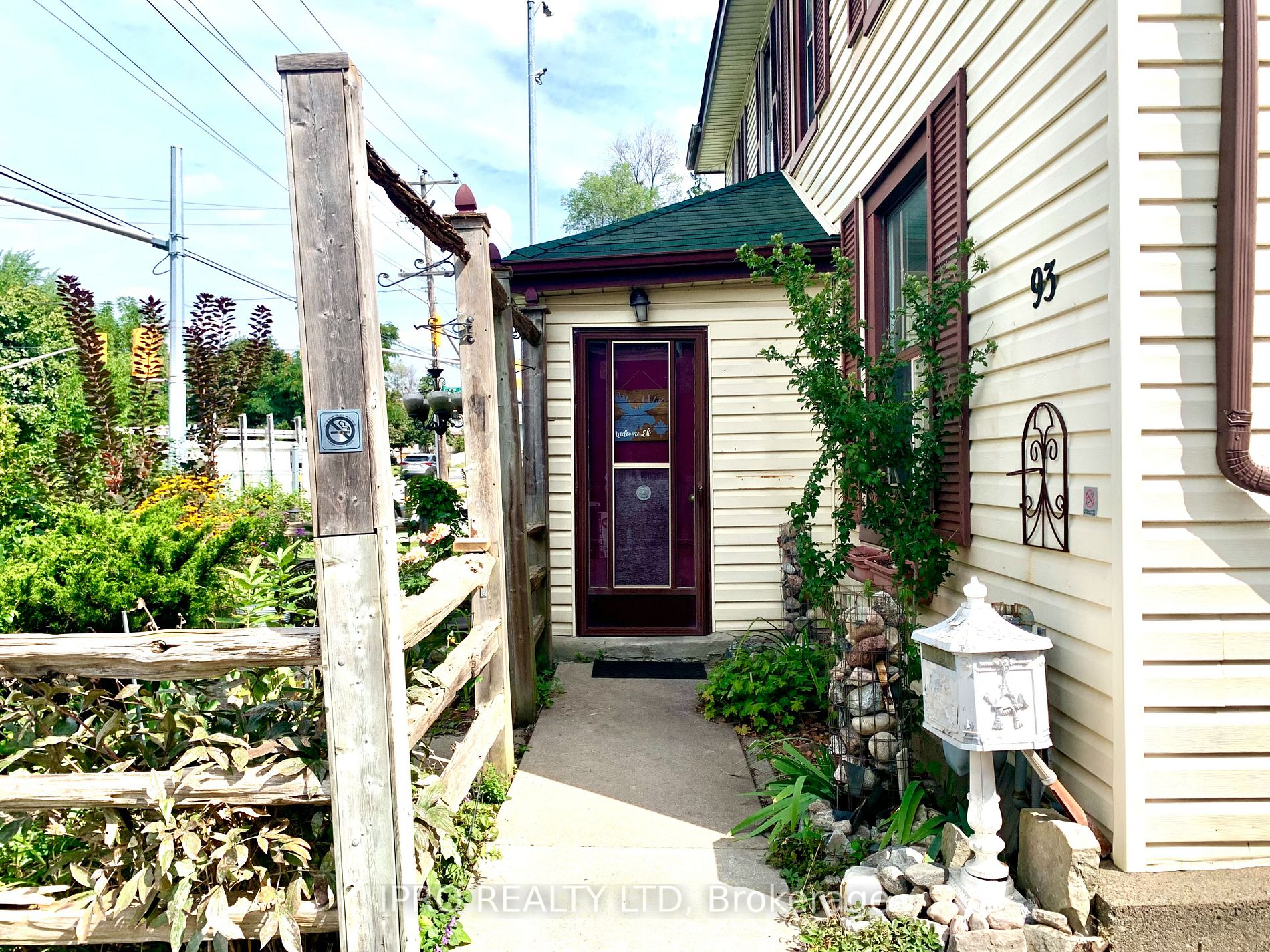93 Church St E