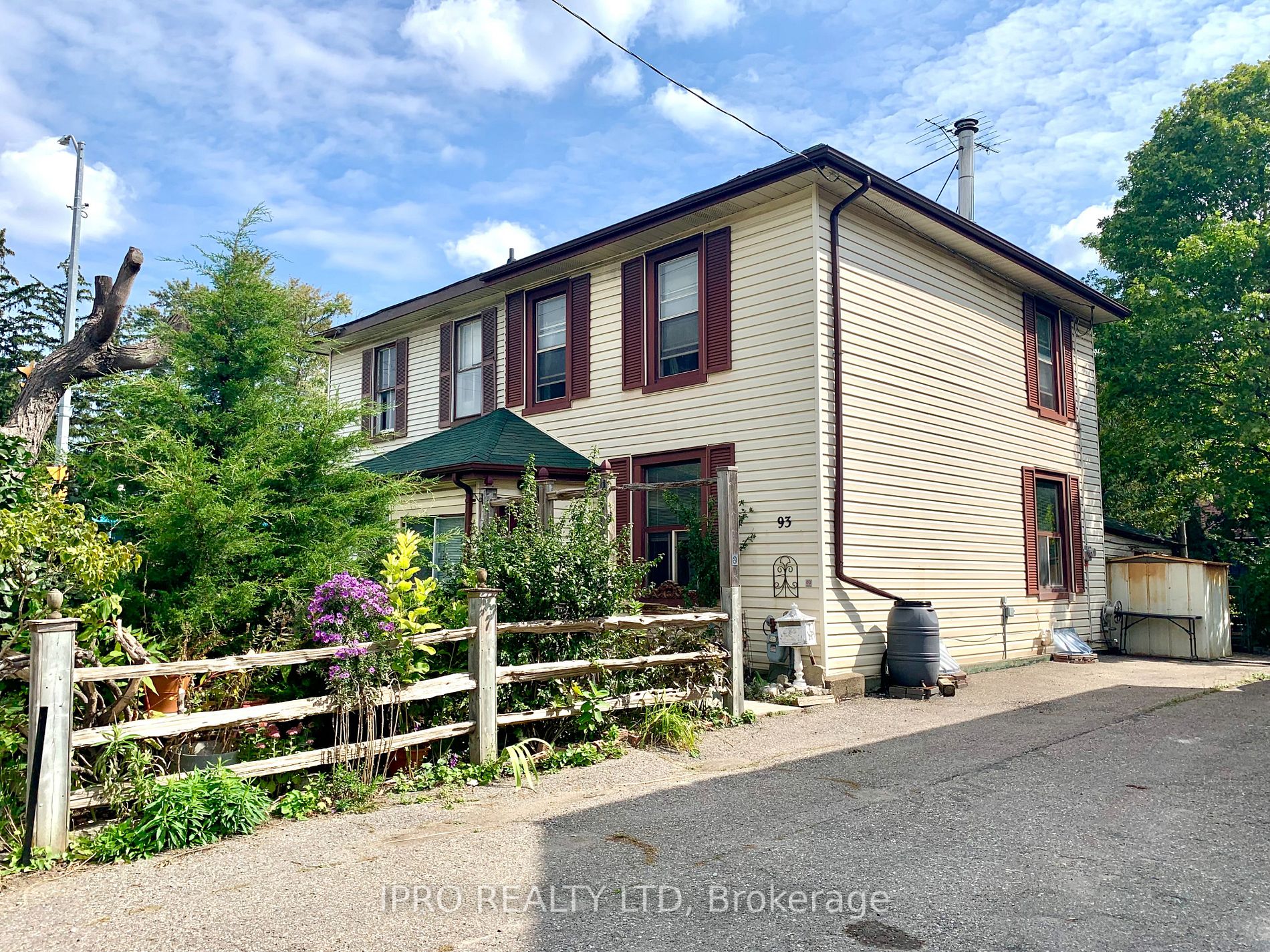 93 Church St E