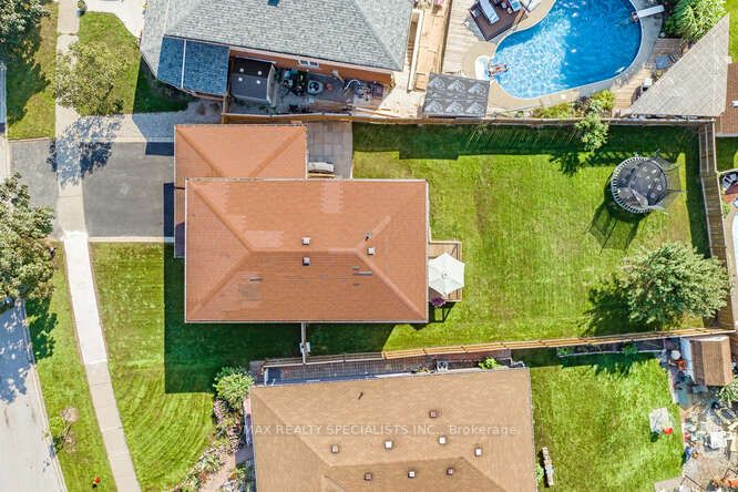 3105 Parkgate Crescent