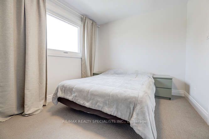 3105 Parkgate Crescent