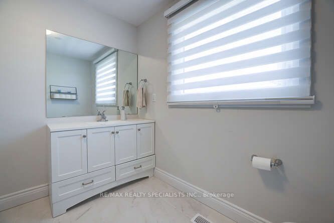 3105 Parkgate Crescent