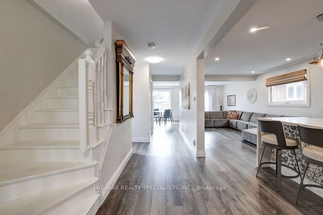 3105 Parkgate Crescent
