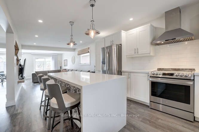 3105 Parkgate Crescent