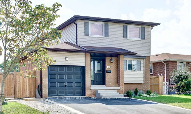 3105 Parkgate Cres