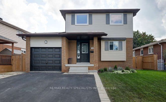 3105 Parkgate Cres