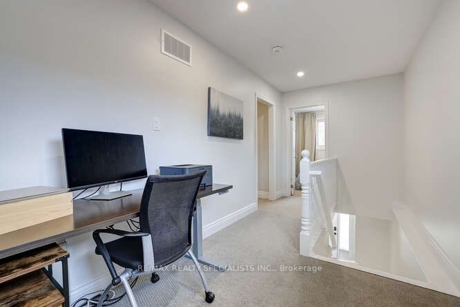 3105 Parkgate Crescent