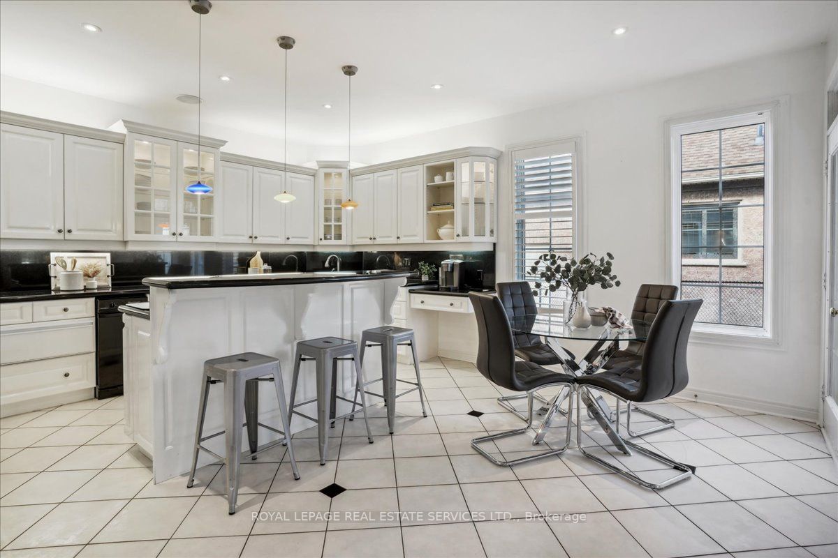 4292 Clubview Drive