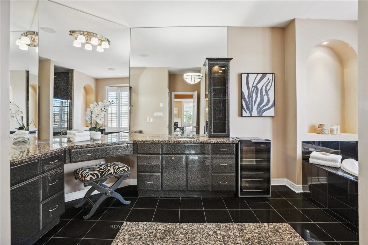 4292 Clubview Drive