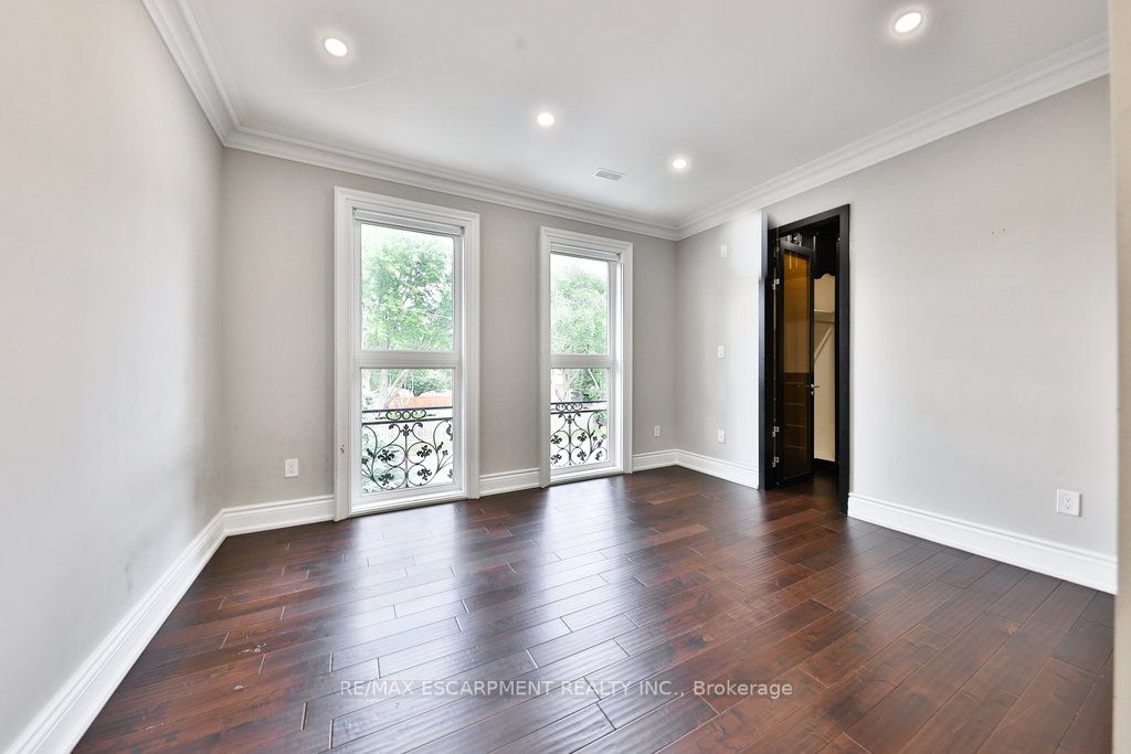 1538 Lorne Park Road