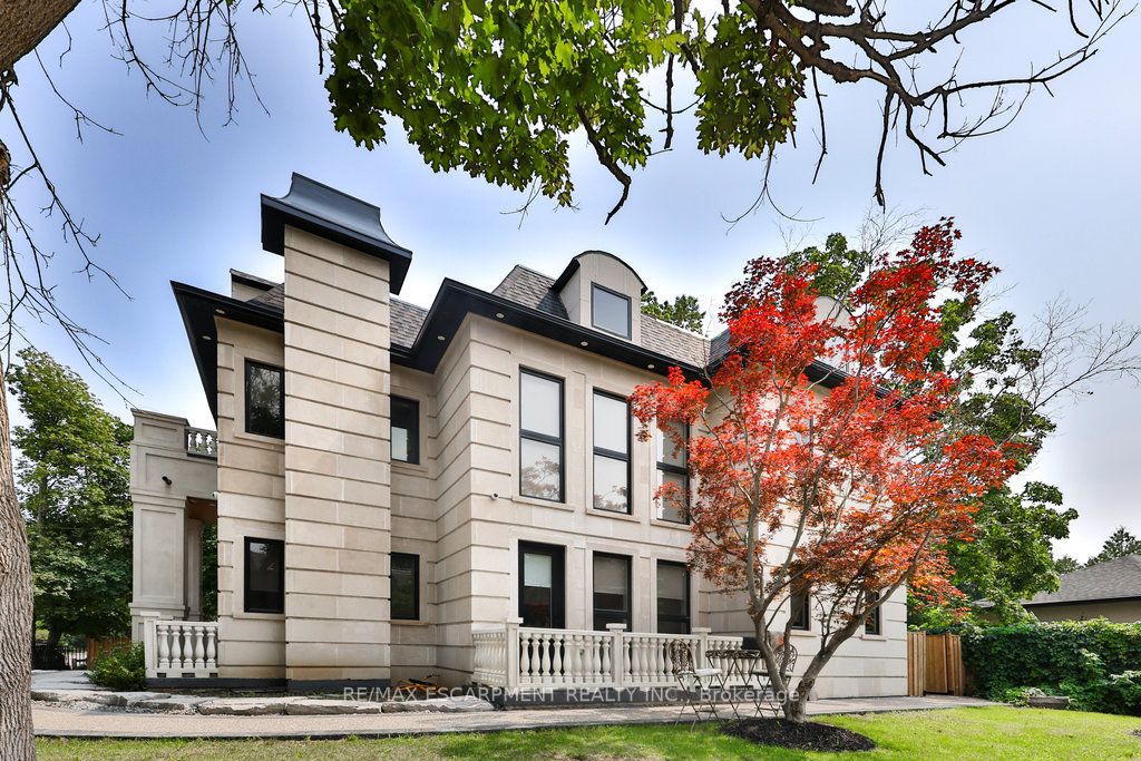1538 Lorne Park Road