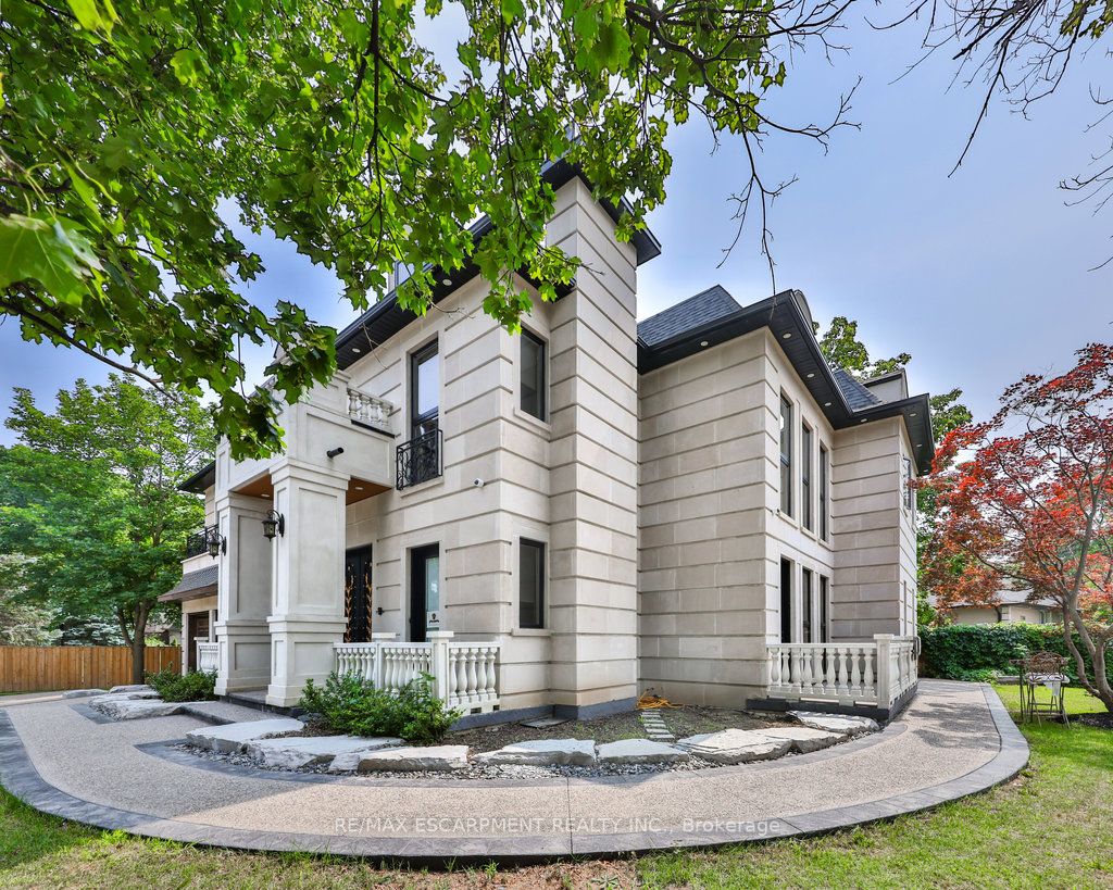 1538 Lorne Park Road