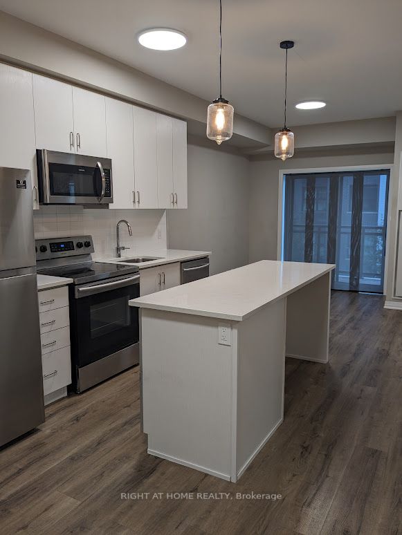 128 Grovewood Common, #327