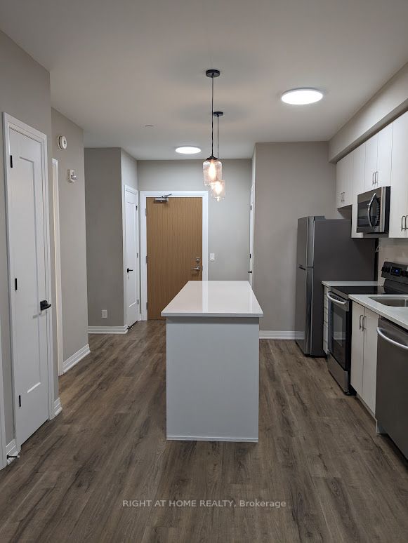128 Grovewood Common, #327