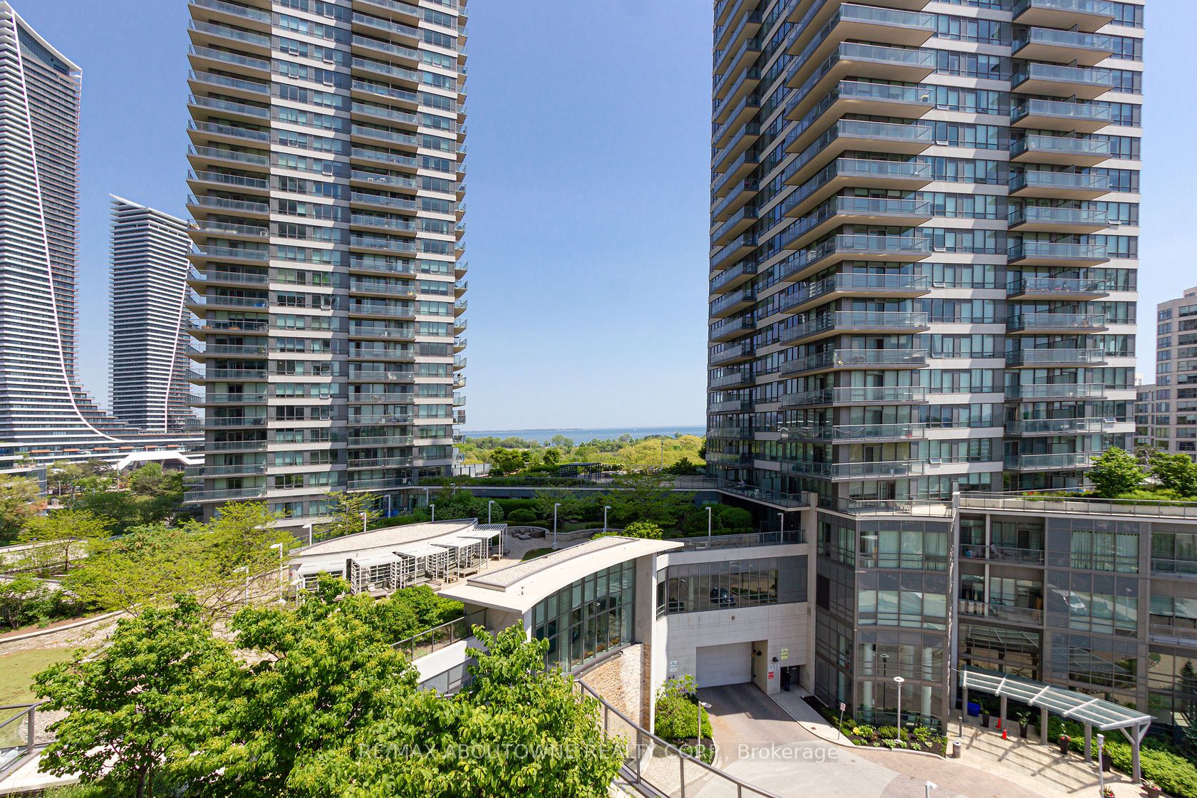 15 Legion Rd, #601