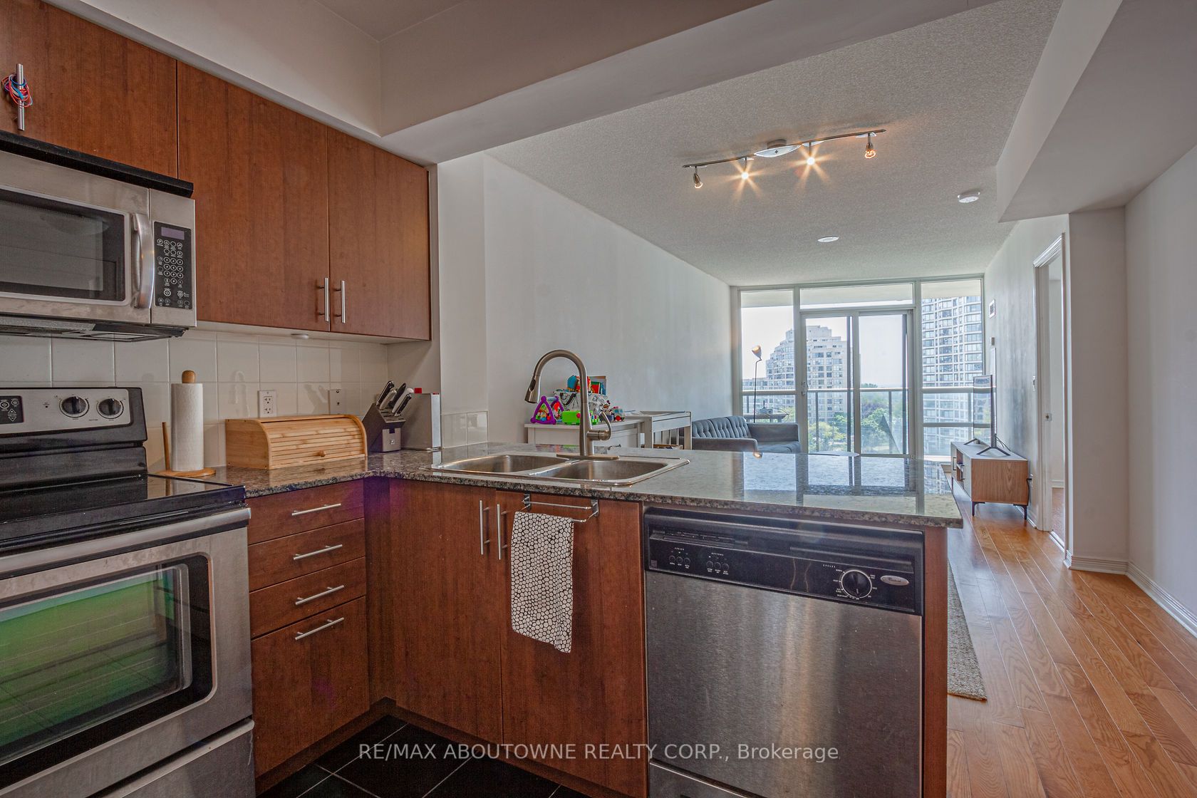 15 Legion Rd, #601