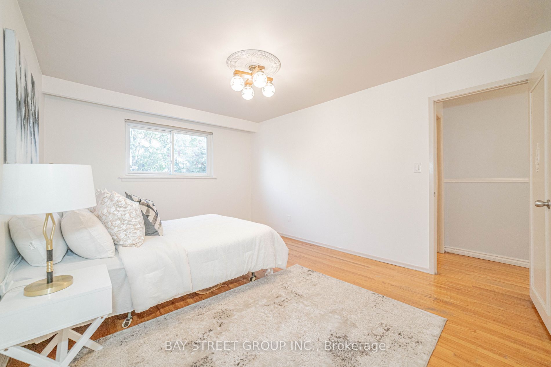 3294 Strabane Dr