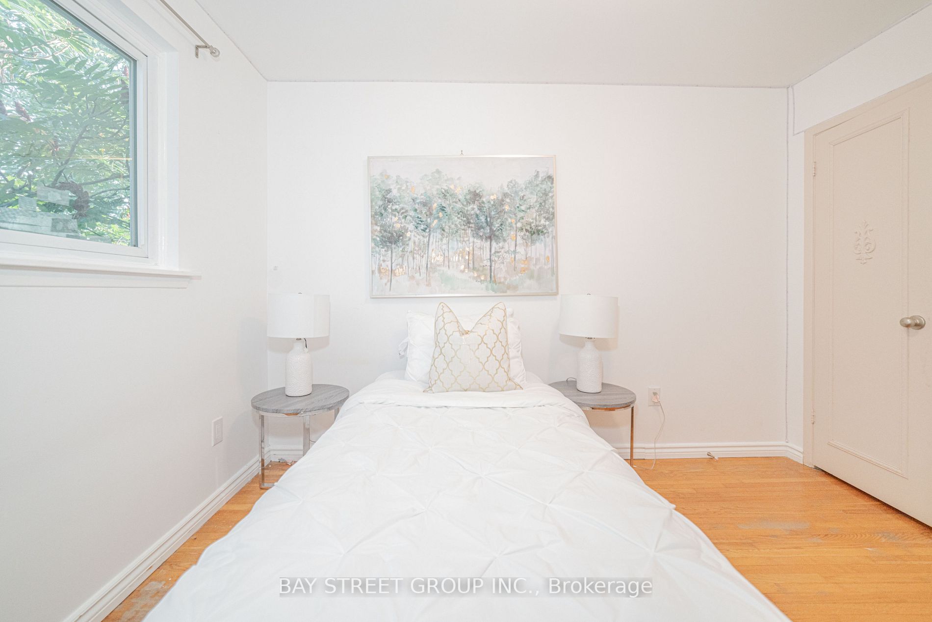 3294 Strabane Dr