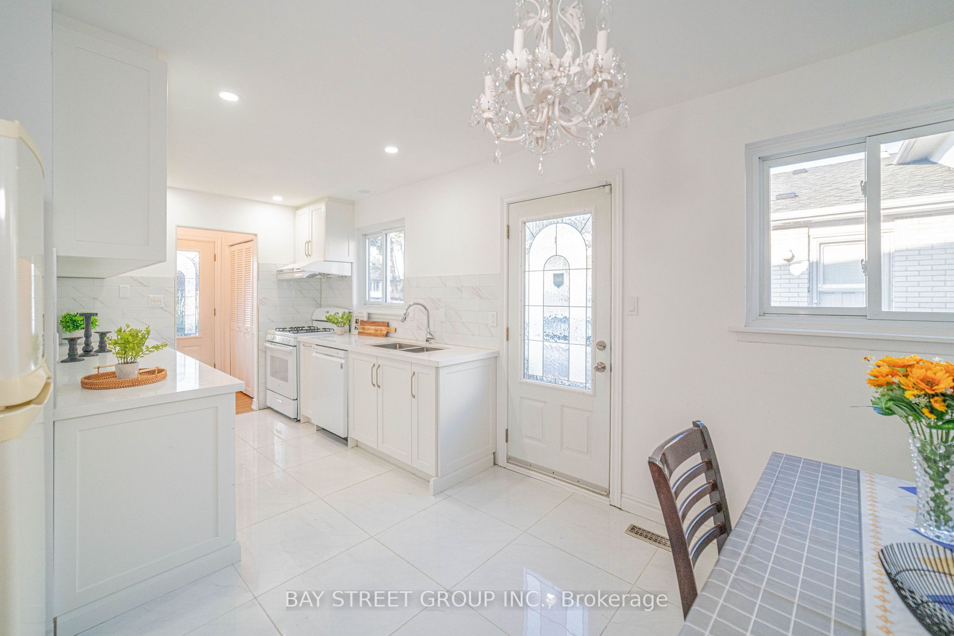 3294 Strabane Dr