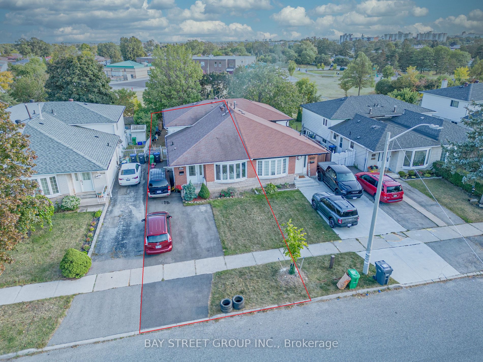 3294 Strabane Dr