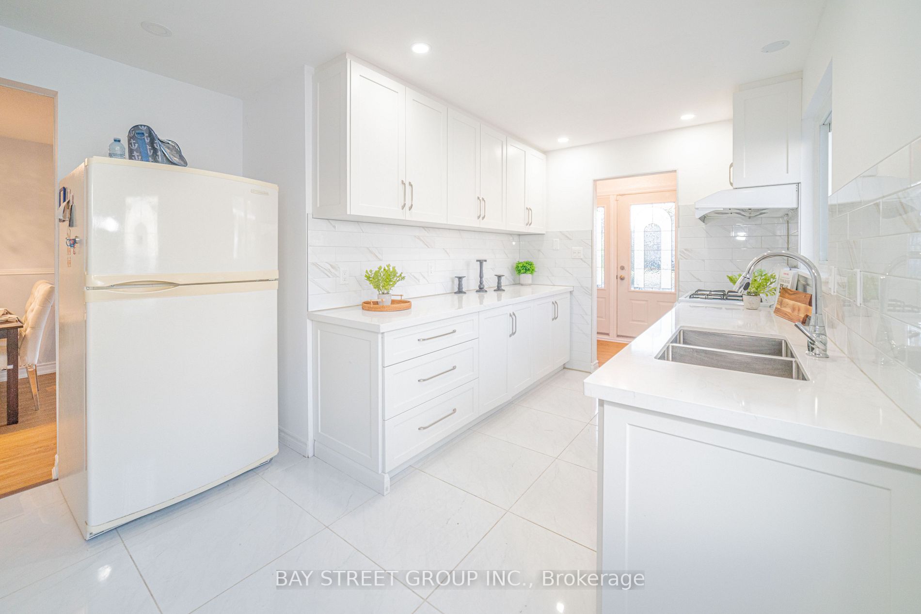 3294 Strabane Dr