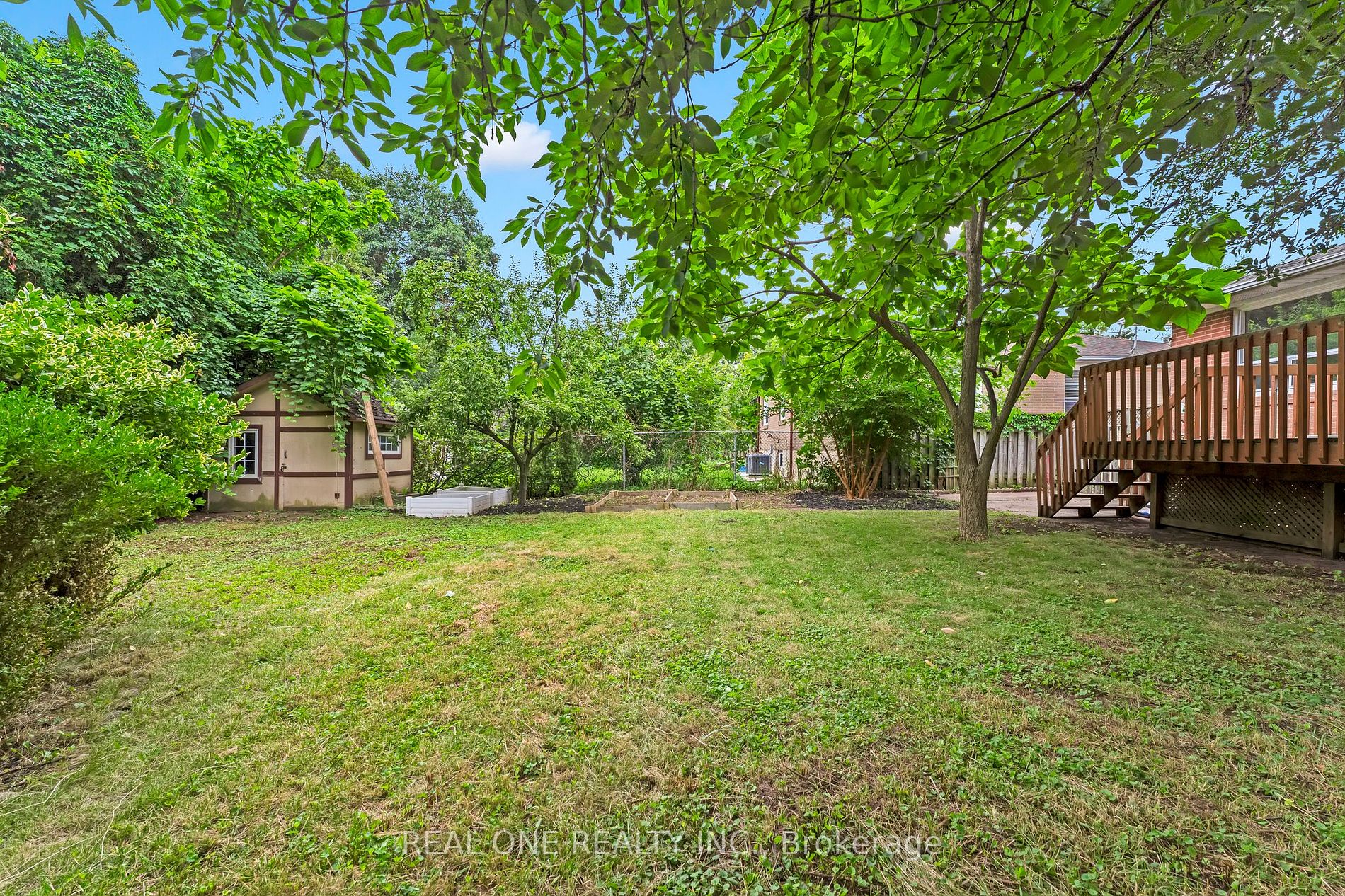 606 Pinegrove Rd