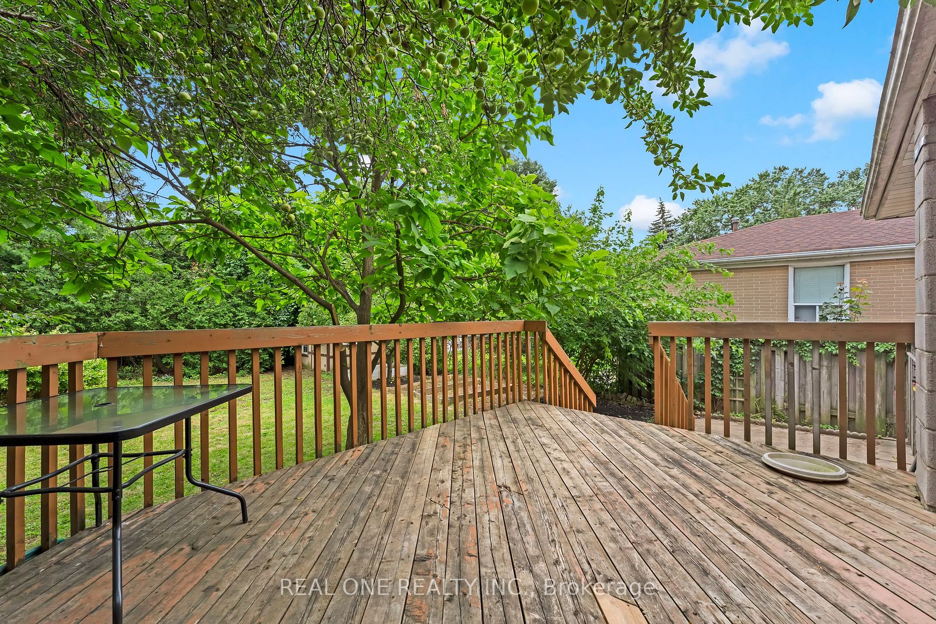 606 Pinegrove Rd