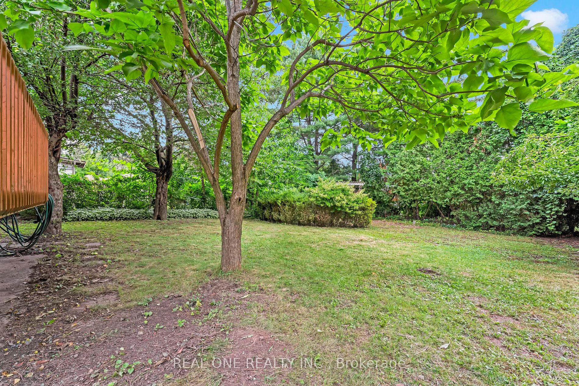 606 Pinegrove Rd