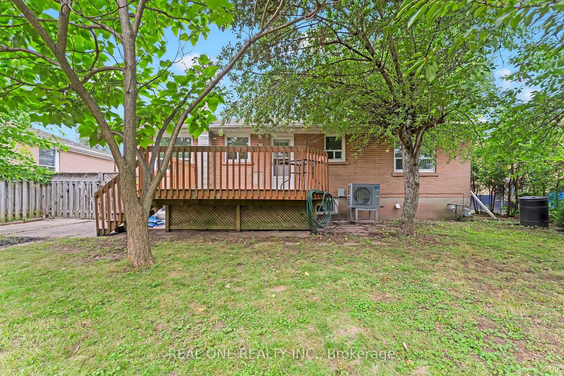 606 Pinegrove Rd