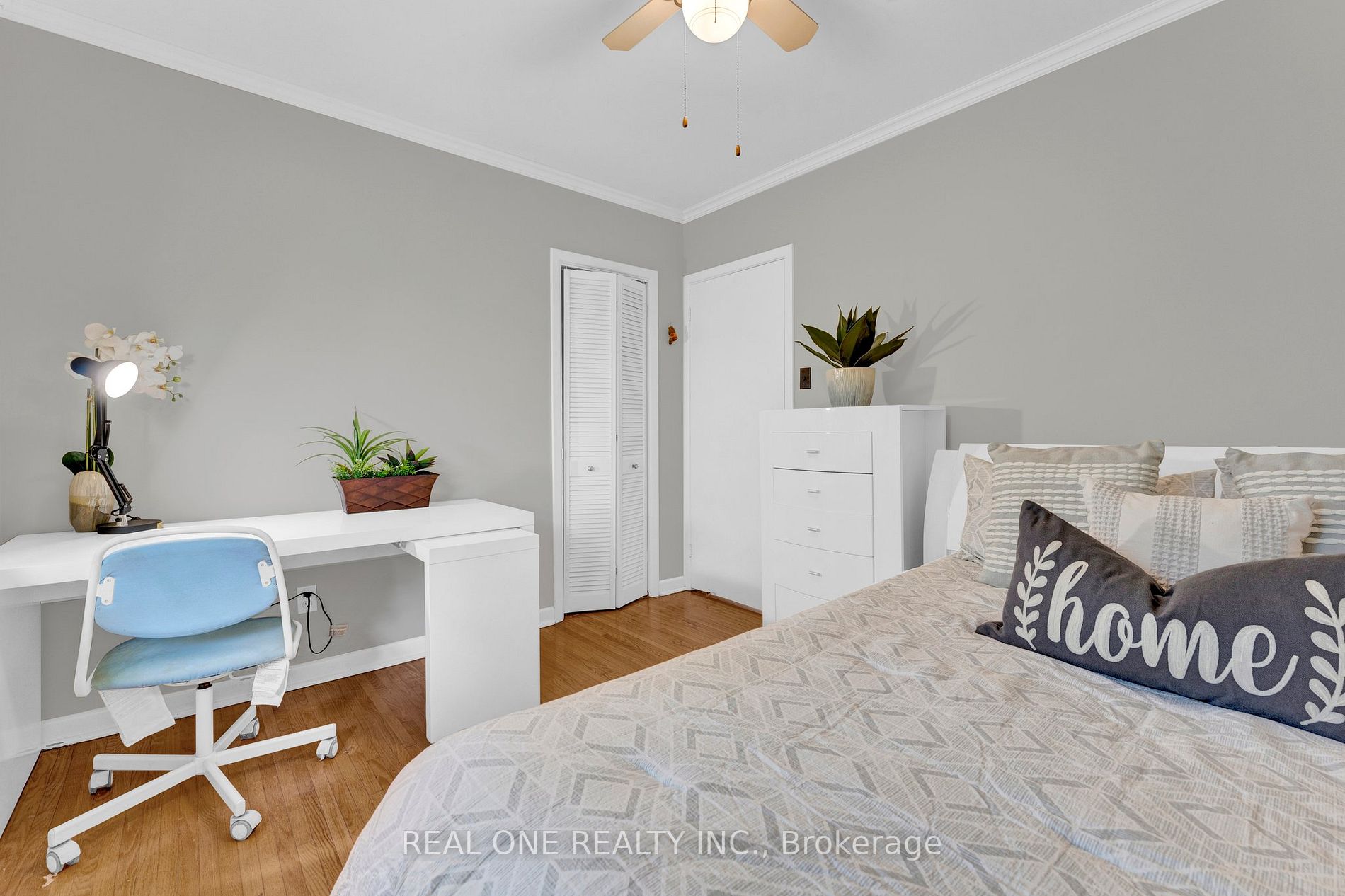 606 Pinegrove Rd