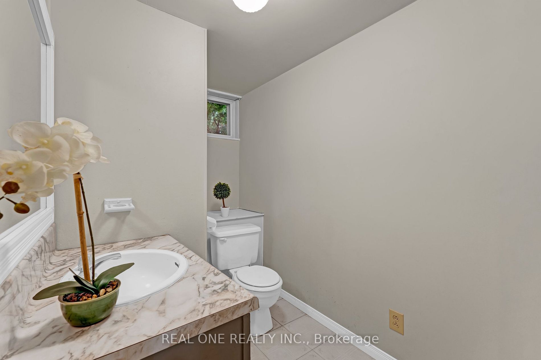 606 Pinegrove Rd