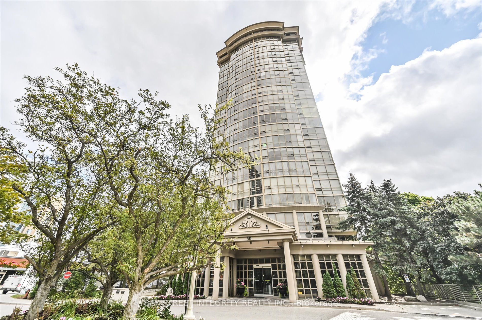 50 Eglinton Ave W, #708