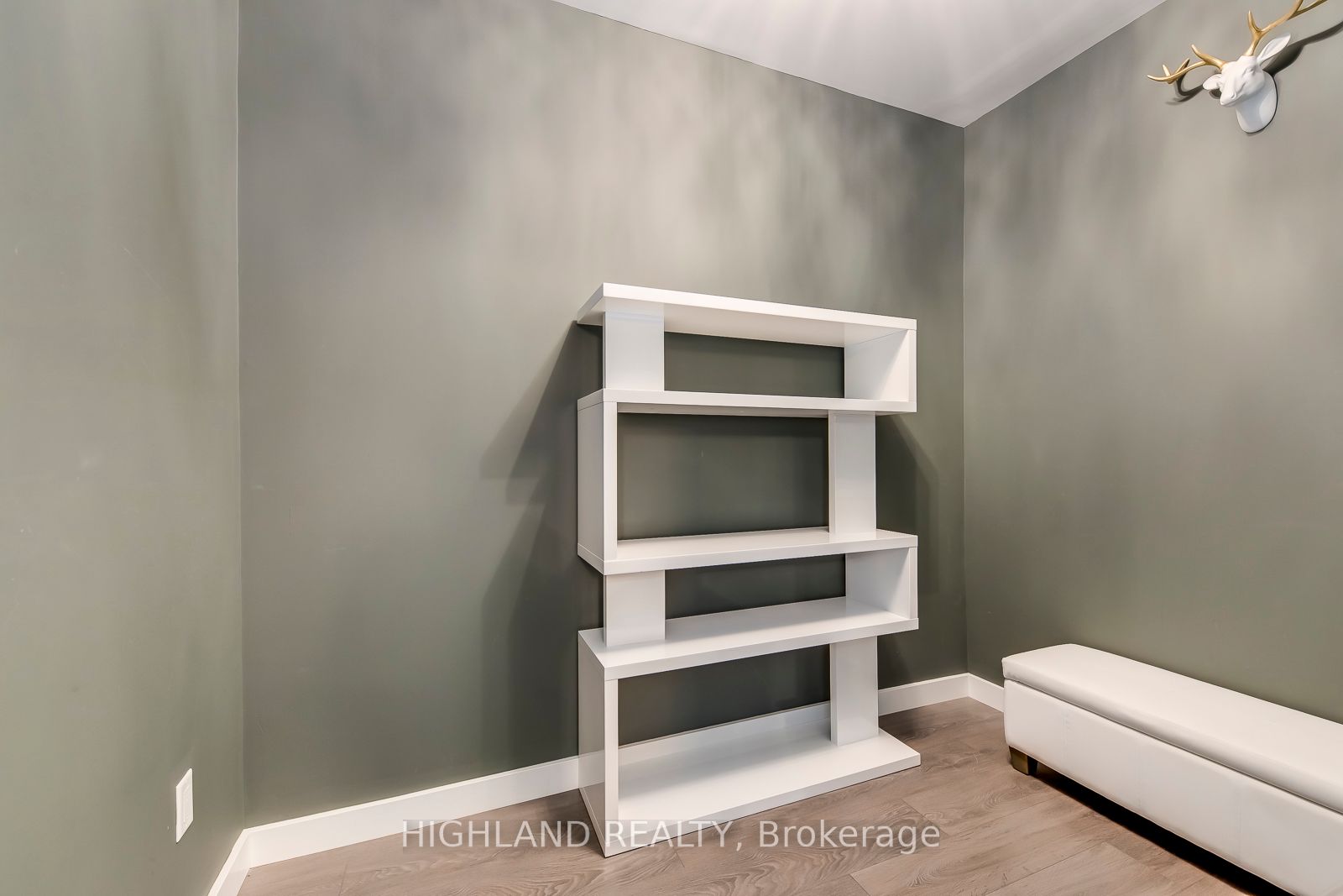 5035 Harvard Rd, #202
