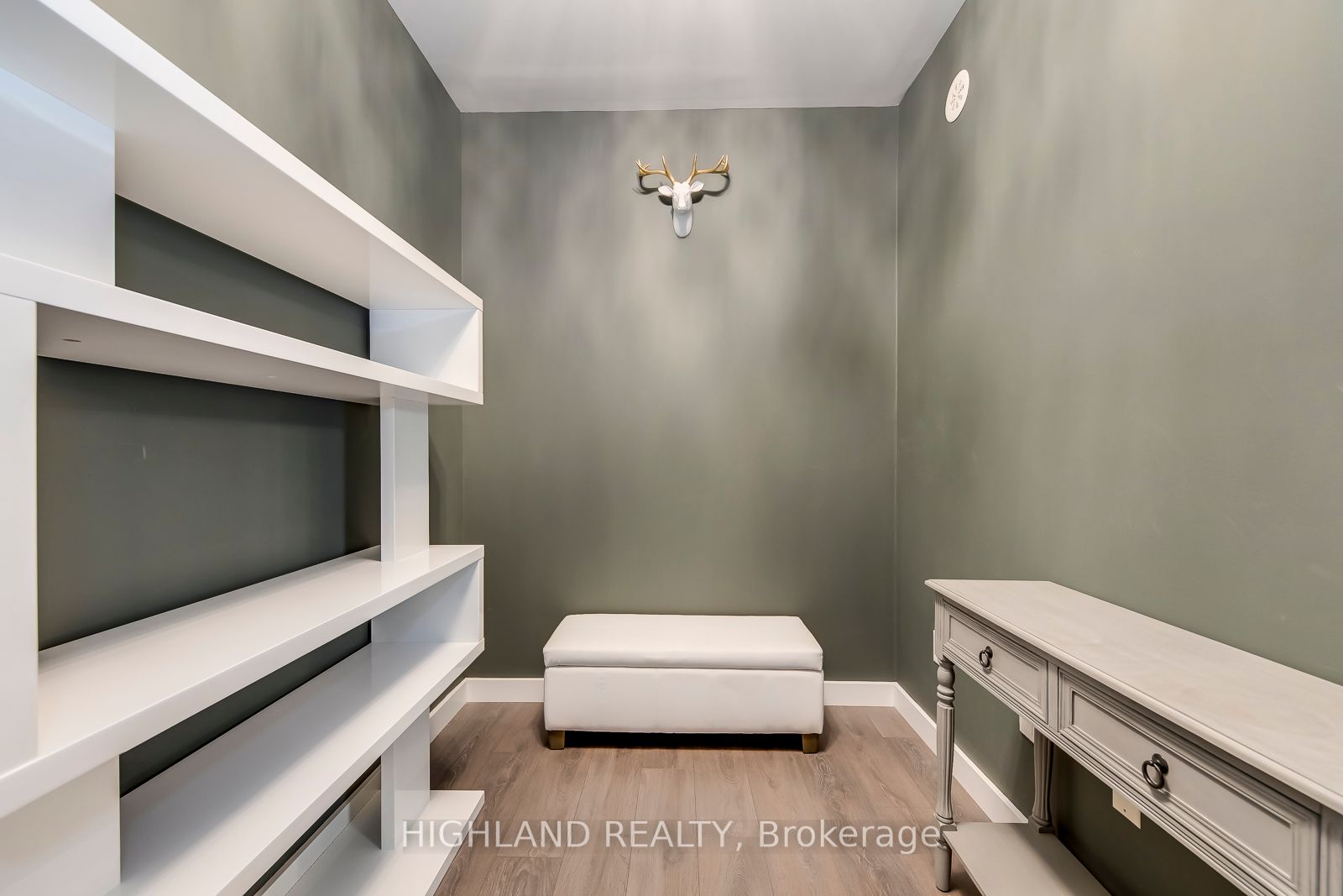5035 Harvard Rd, #202