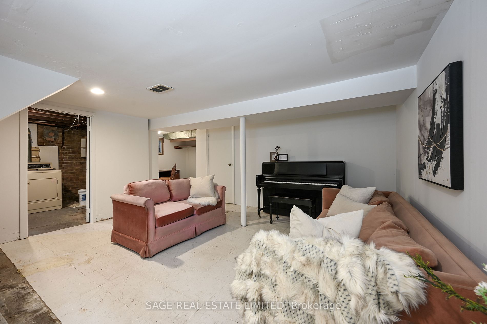 51 Denison Rd W