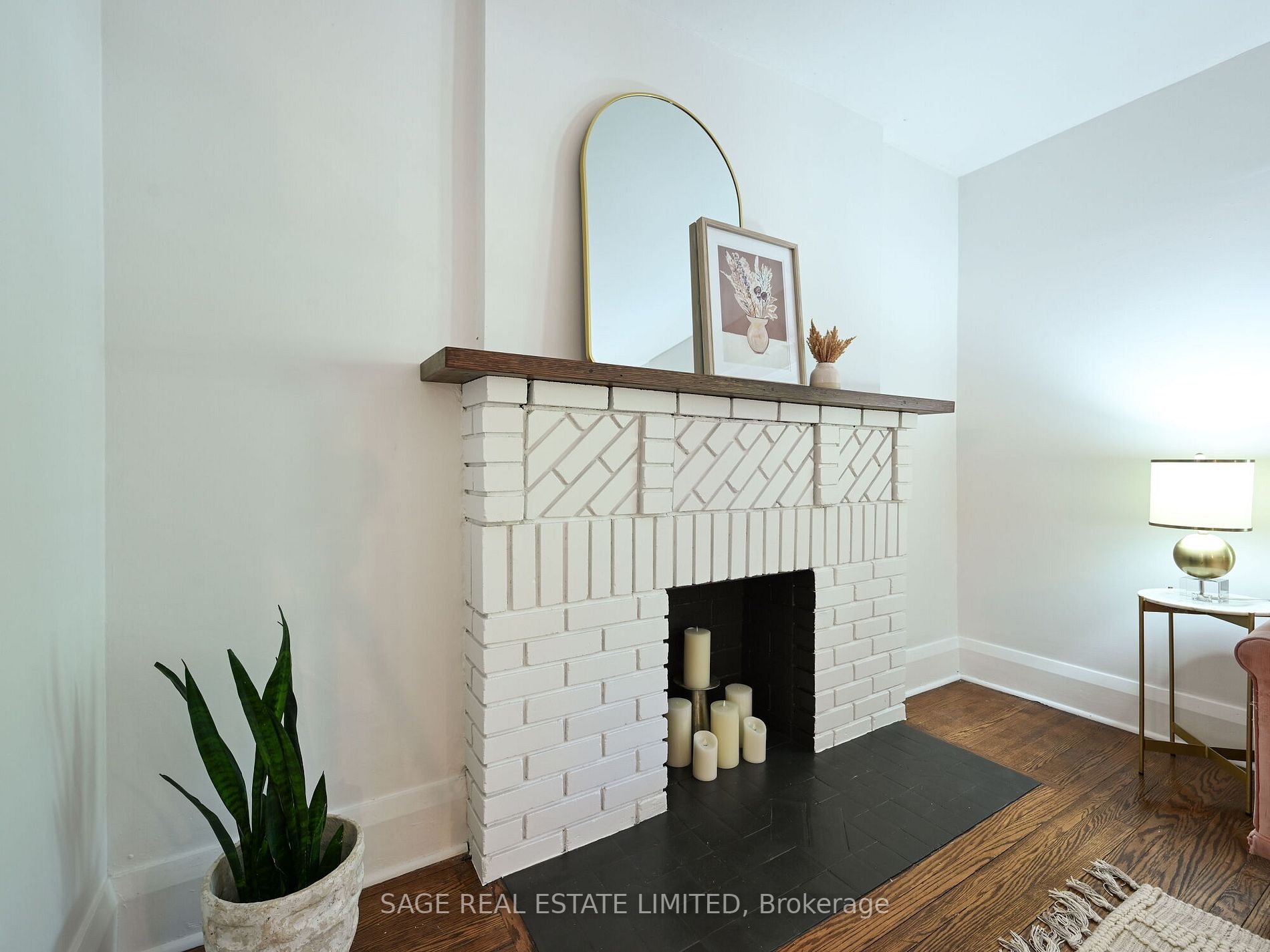 51 Denison Rd W