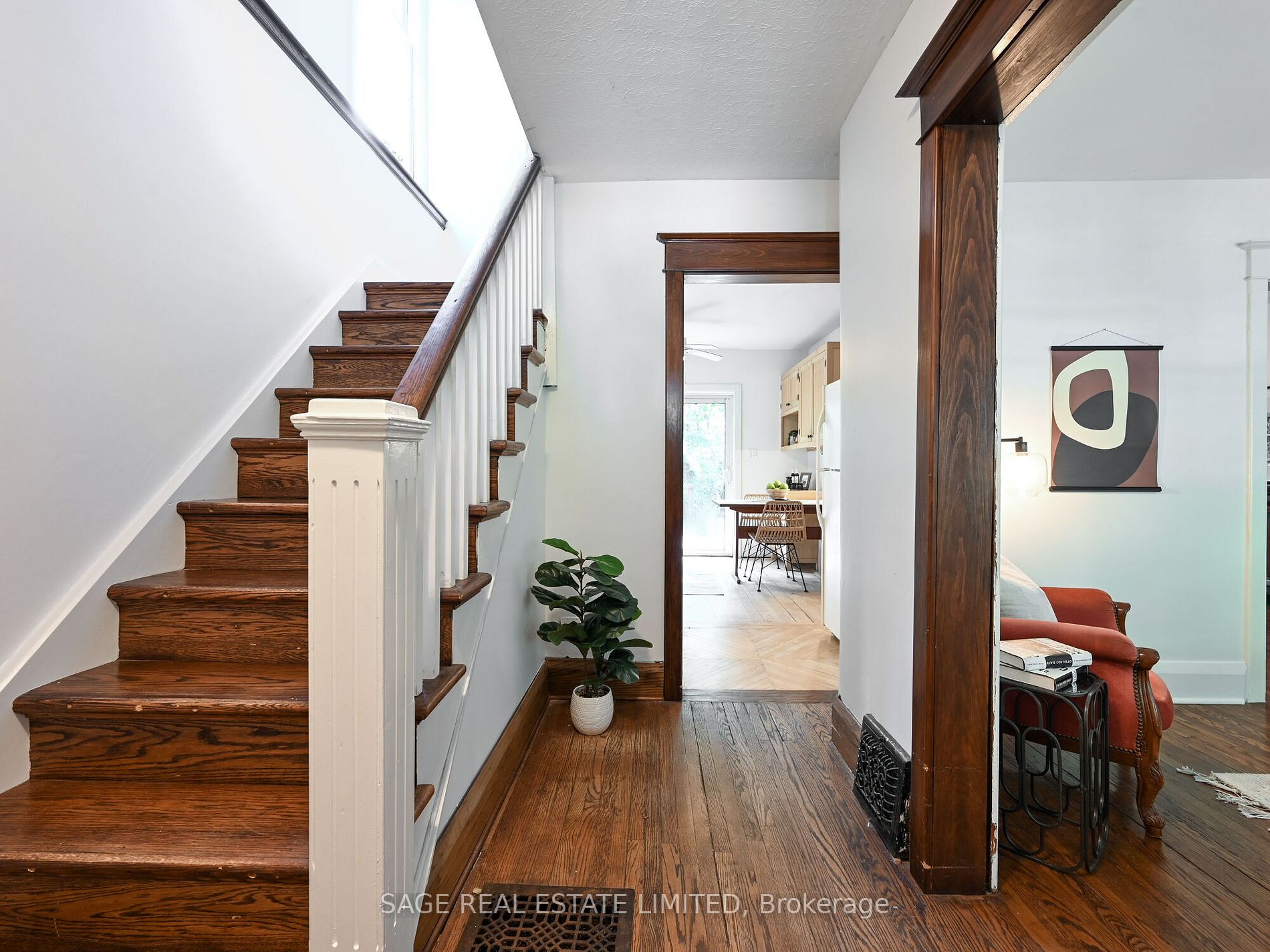 51 Denison Rd W