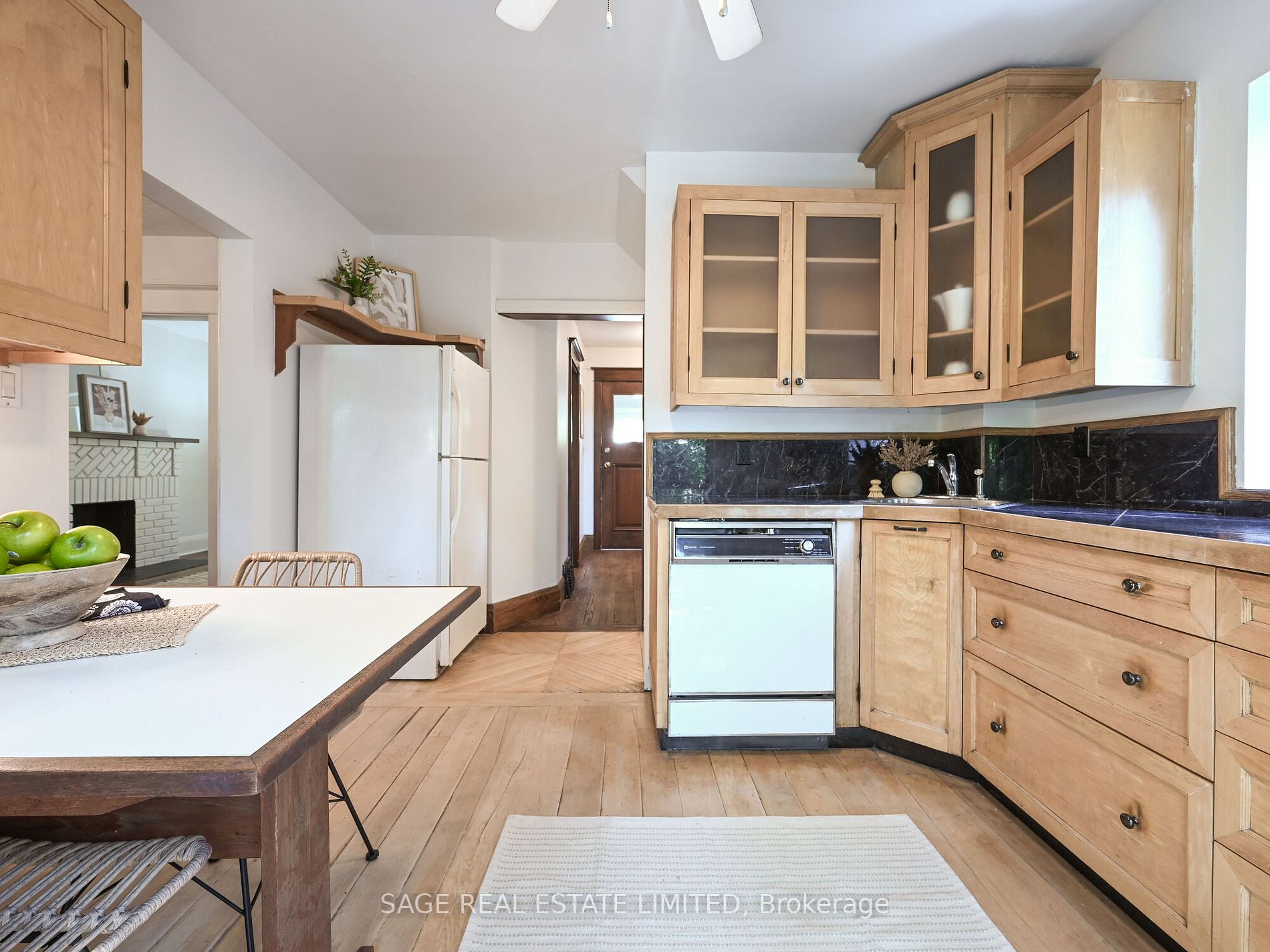 51 Denison Rd W