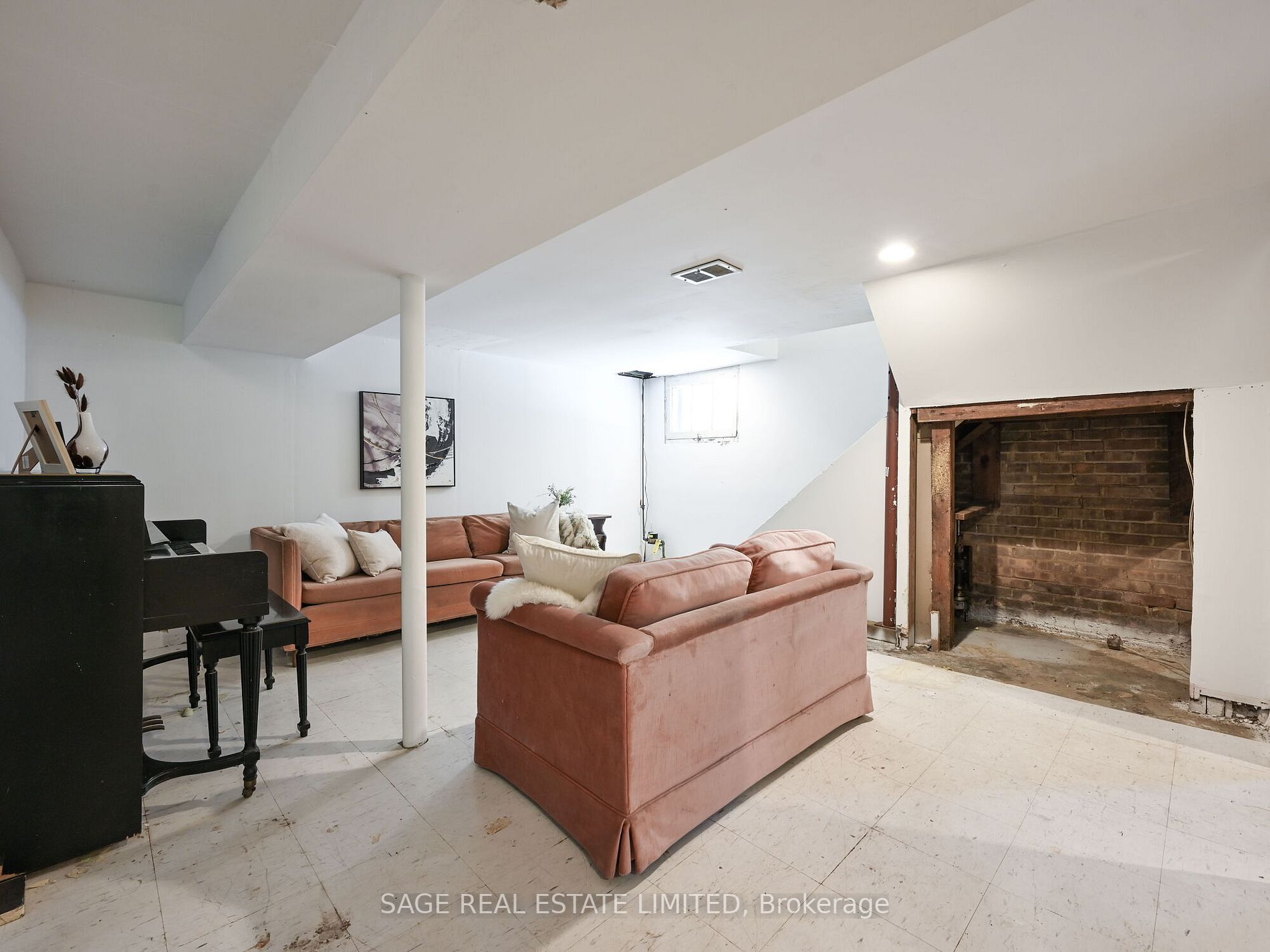 51 Denison Rd W