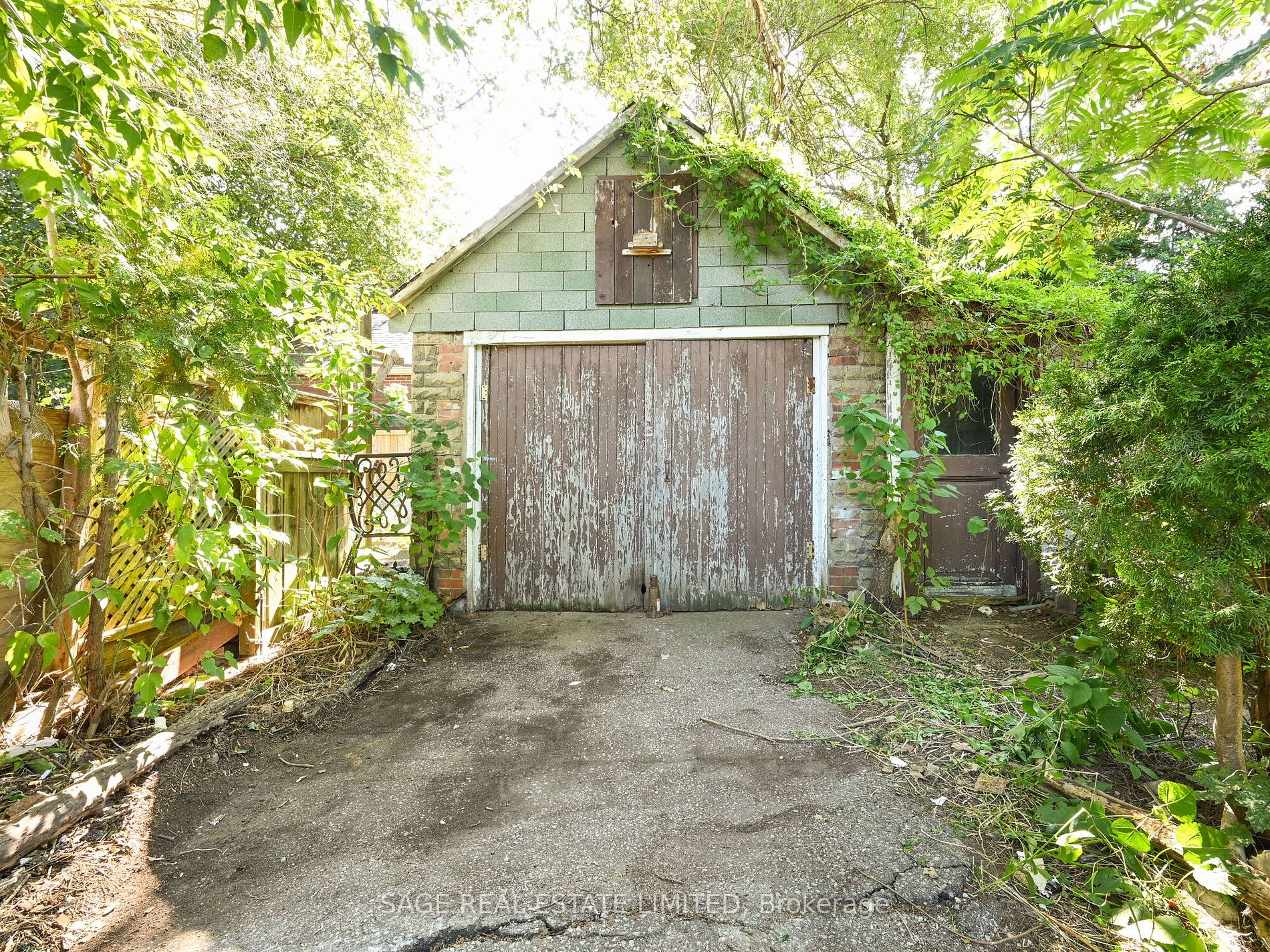 51 Denison Rd W